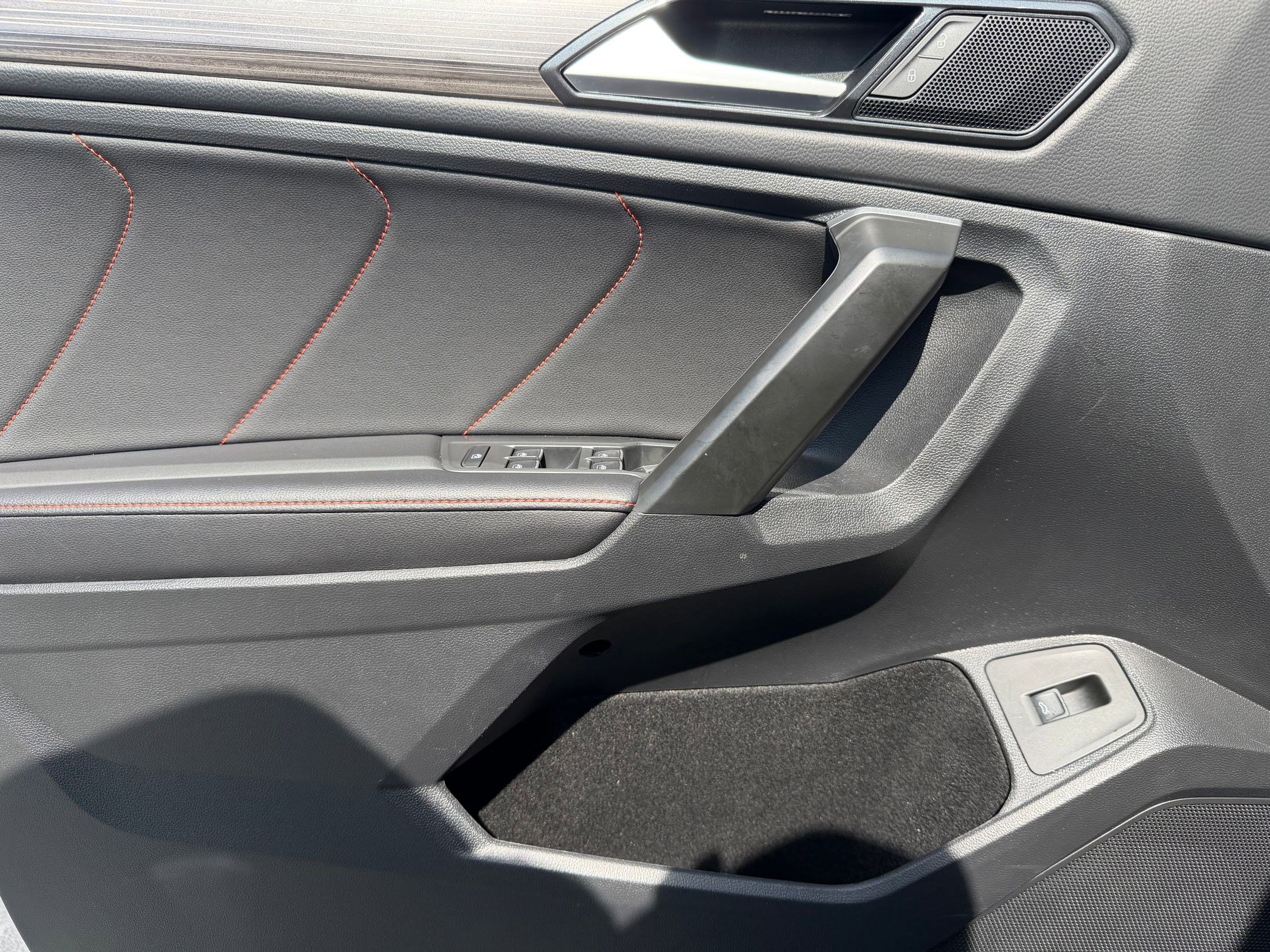 Used 2024 Volkswagen Tiguan Wolfsburg Edition image 28