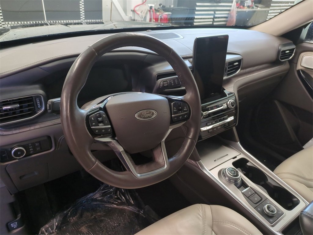 Used 2023 Ford Explorer Platinum w/ Technology Package image 15