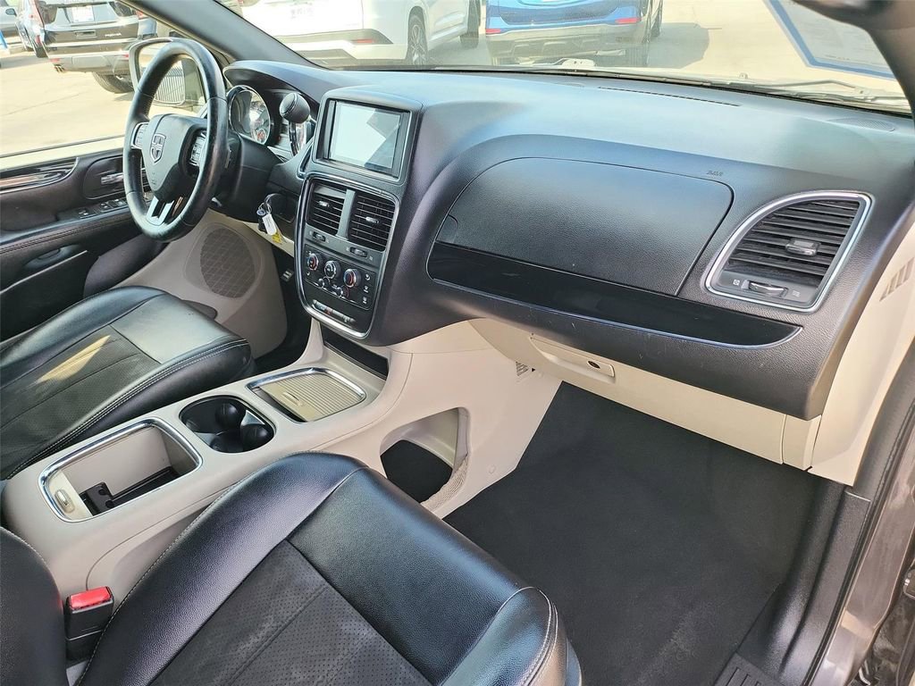 Used 2019 Dodge Grand Caravan SXT image 18