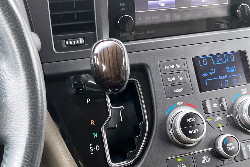 Certified 2017 Toyota Sienna Limited image 23