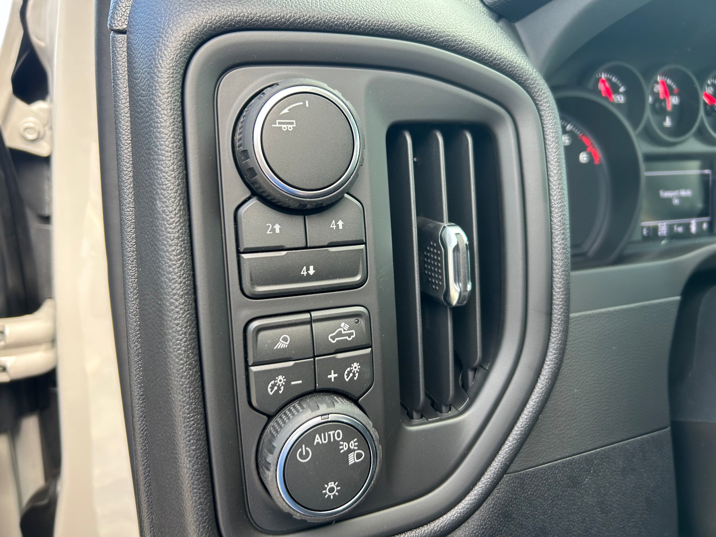 New 2026 Chevrolet Silverado 2500 Custom w/ Custom Value Package AWD/4WD image 18