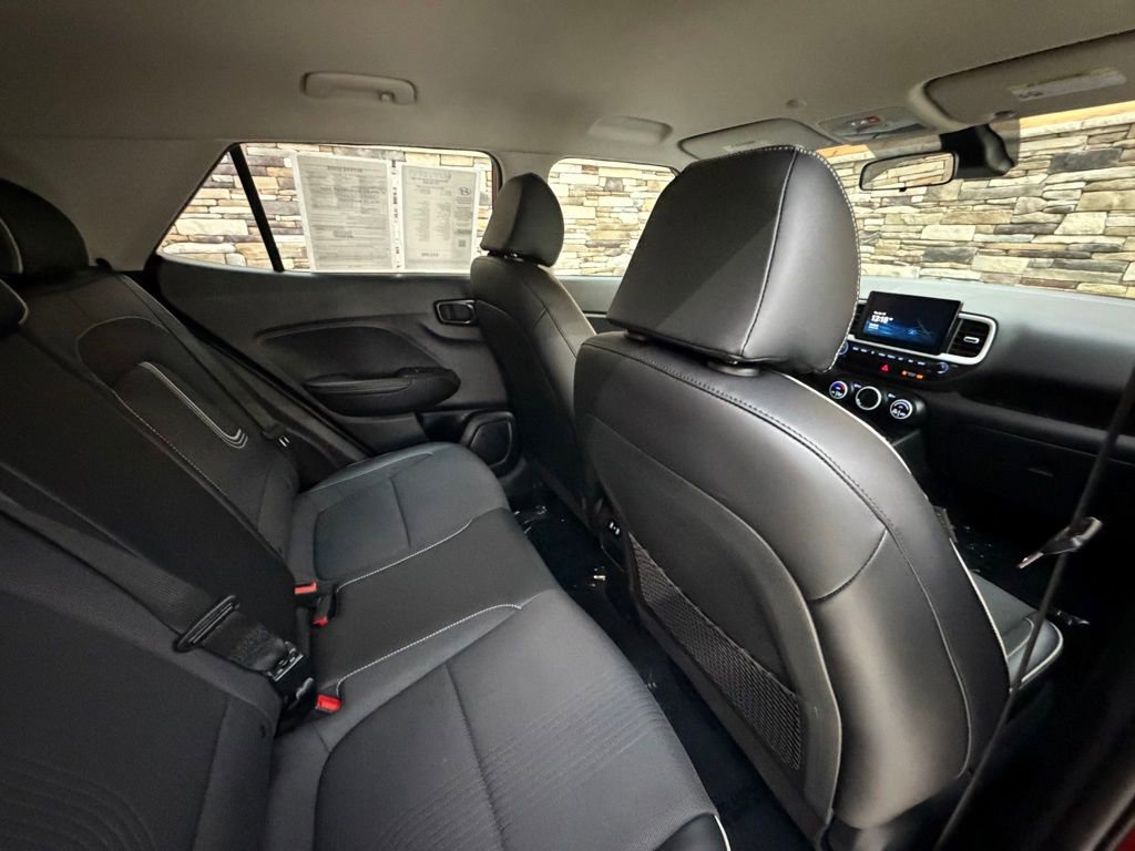 Used 2024 Hyundai Venue Limited FWD image 30