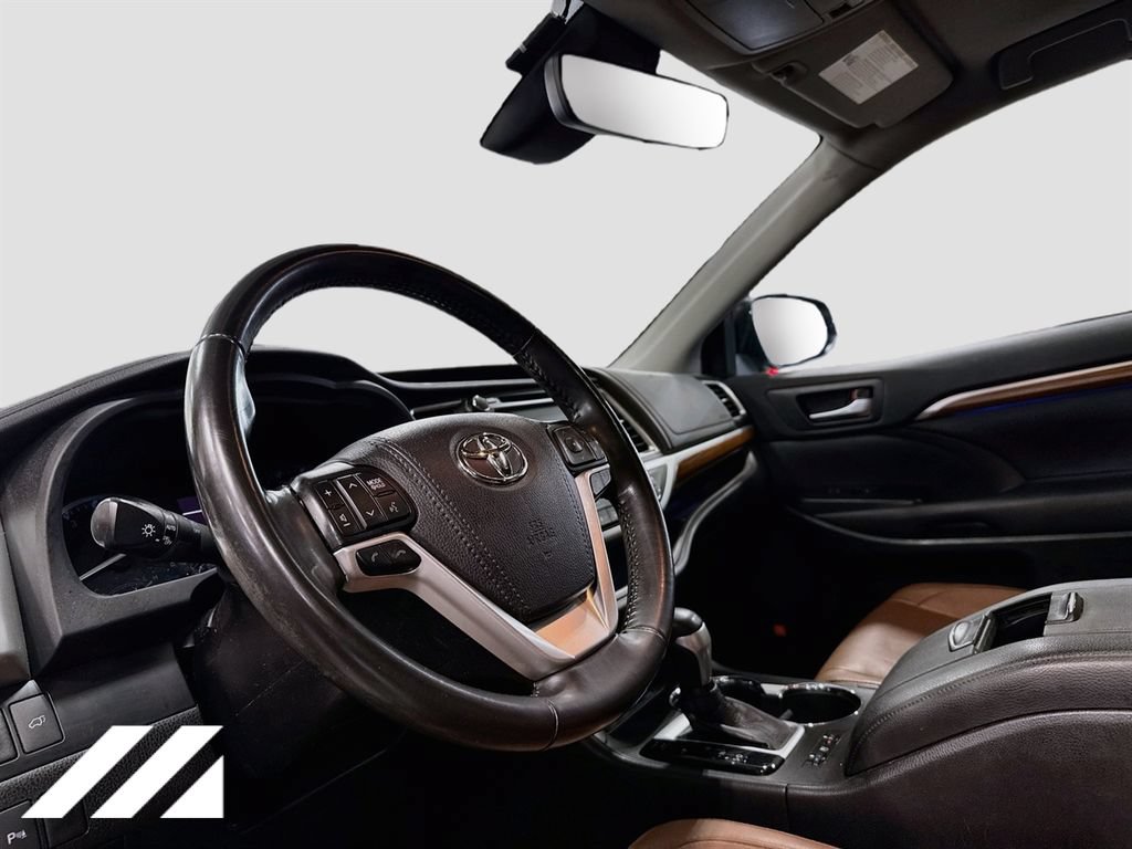 Used 2019 Toyota Highlander Limited AWD/4WD image 9
