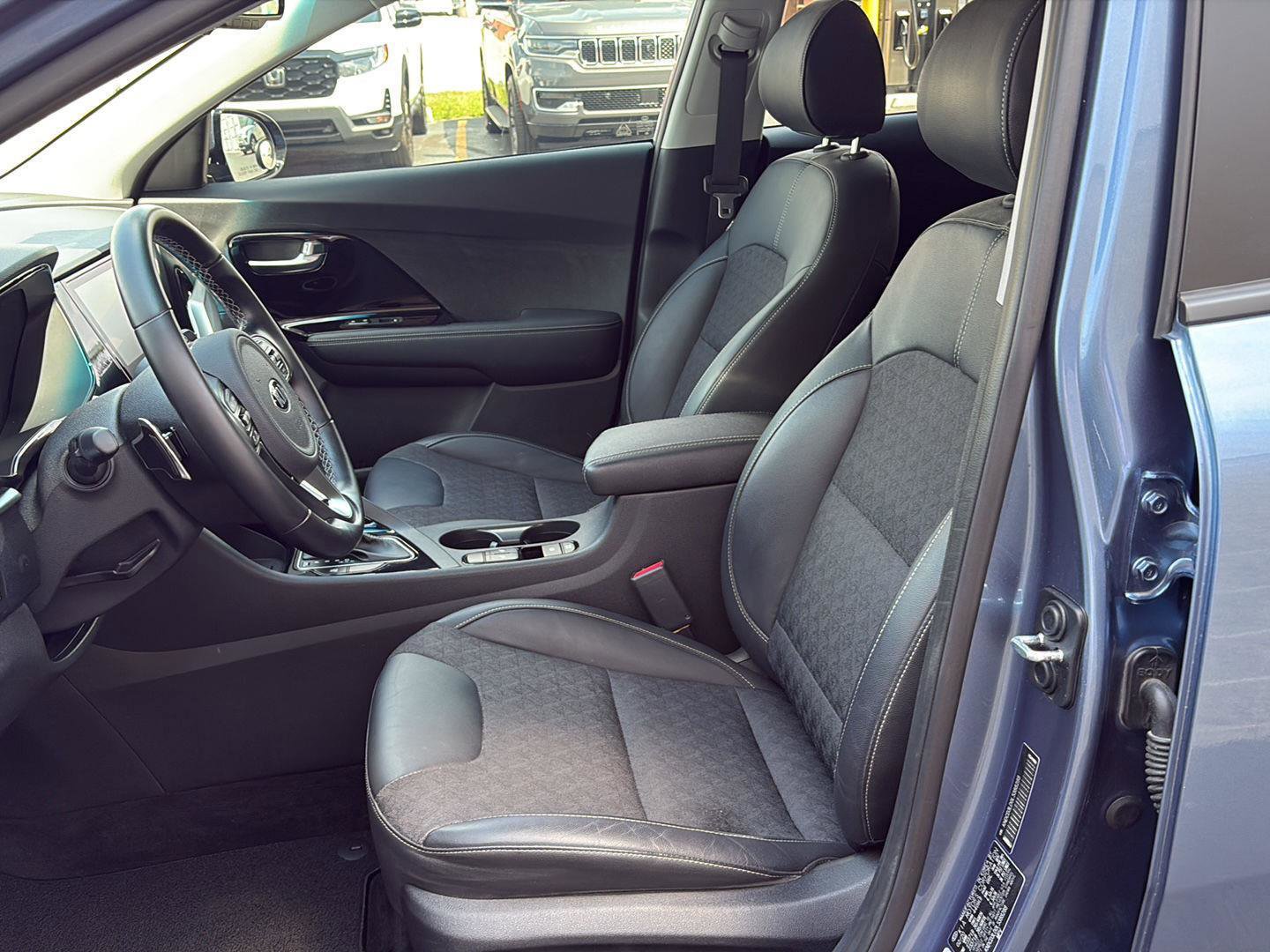 Used 2020 Kia Niro EX FWD image 6