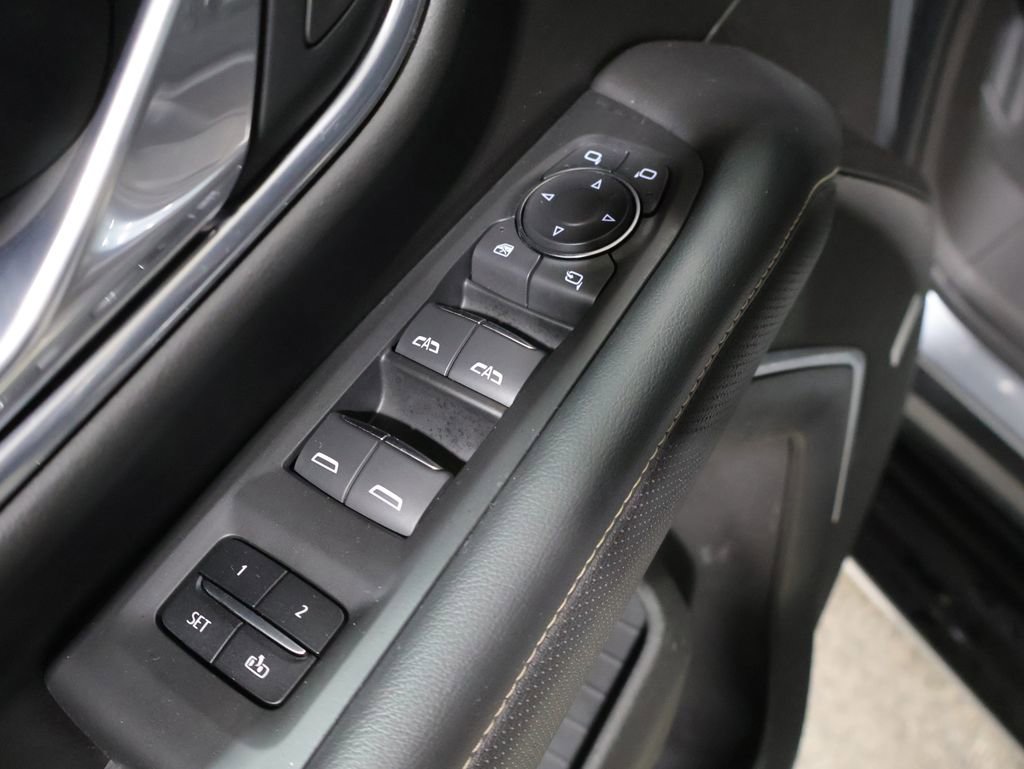 Used 2021 Chevrolet Tahoe Premier w/ Premium Package image 16