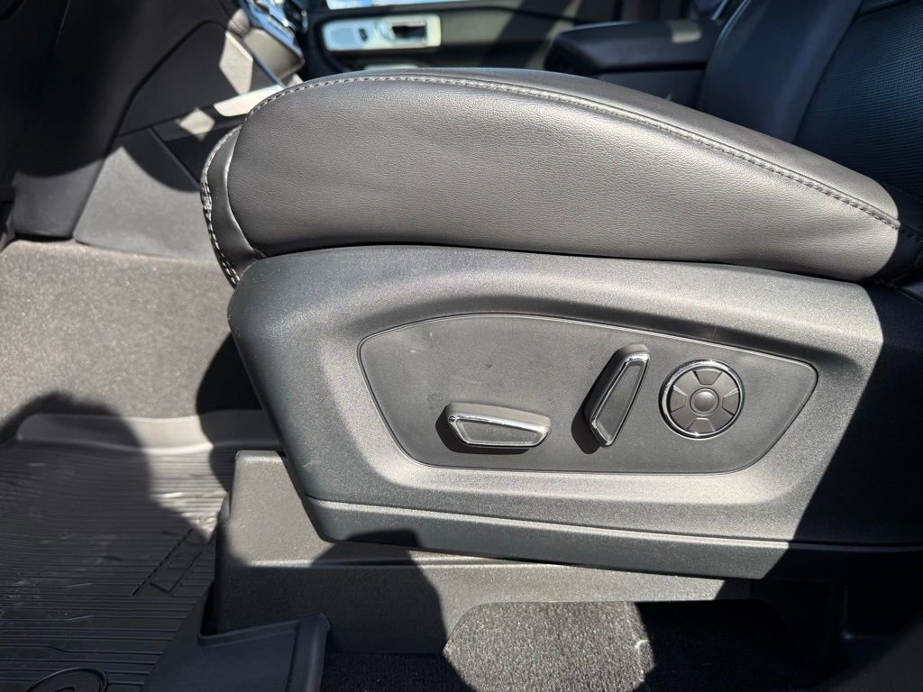 Used 2020 Ford Explorer Platinum image 33