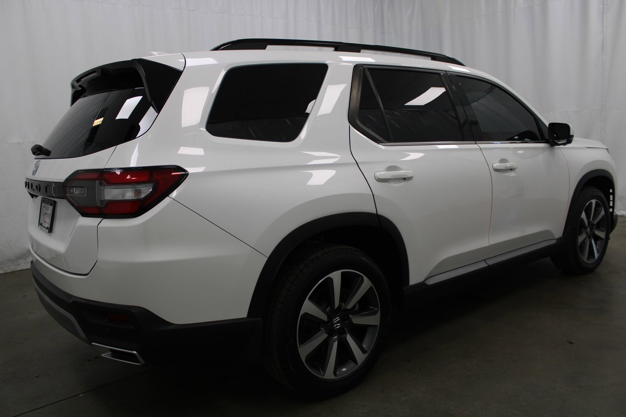 Used 2023 Honda Pilot Elite image 6
