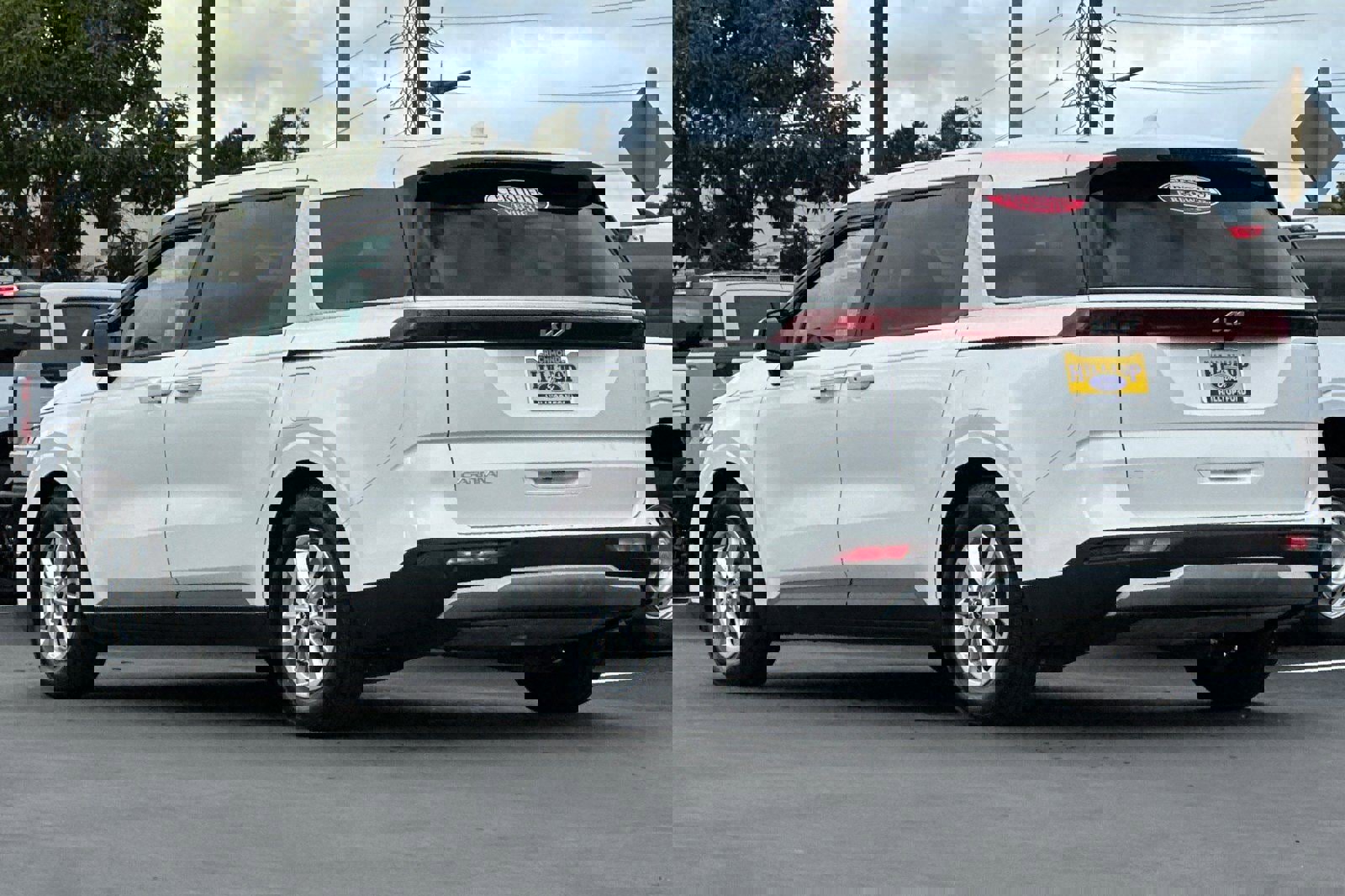 Certified 2023 Kia Carnival LX image 8