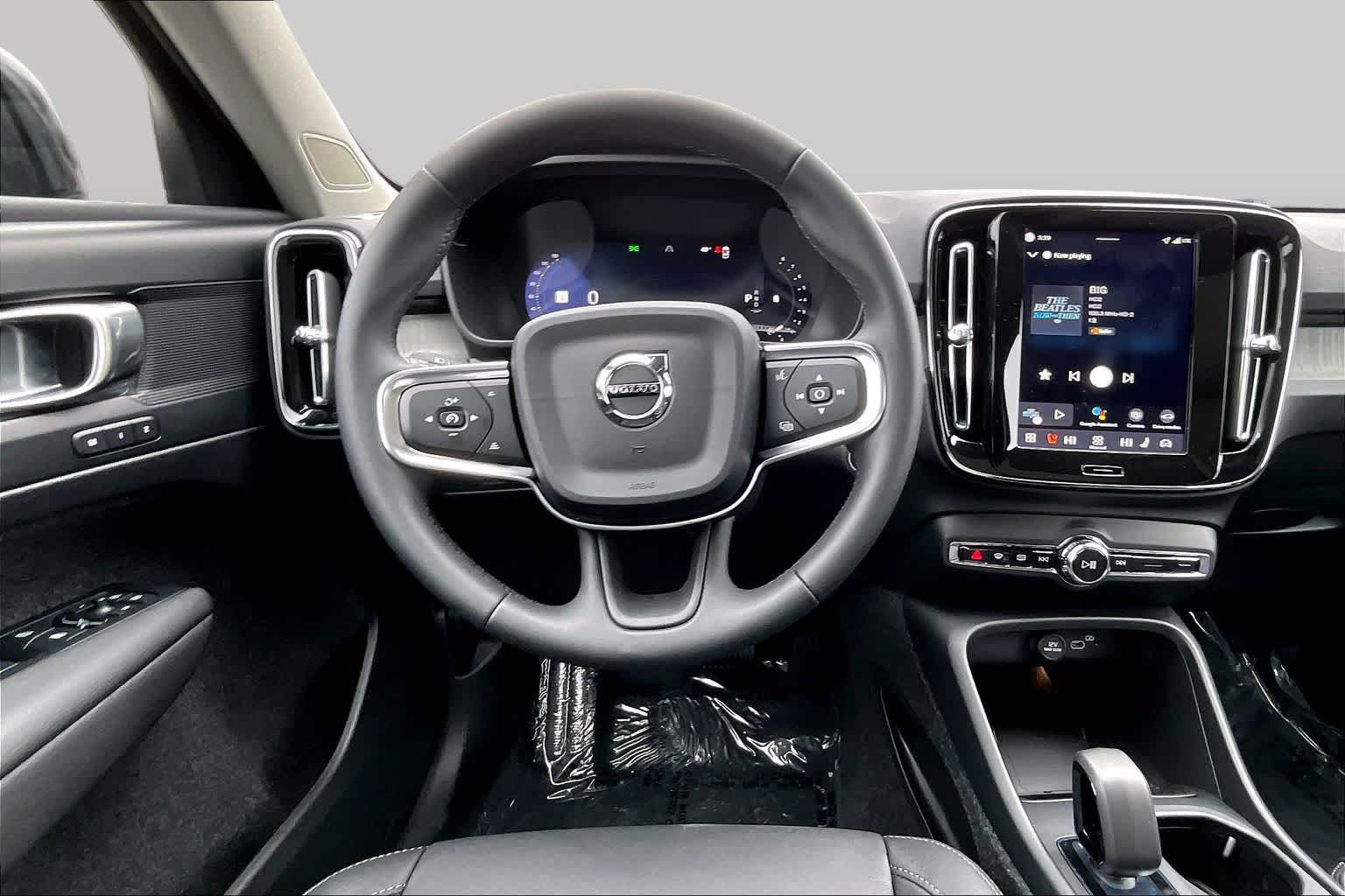 Used 2026 Volvo XC40 B5 Core w/ Climate Package AWD/4WD image 9