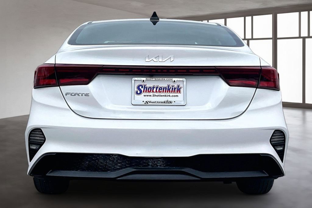 Used 2023 Kia Forte LXS image 5