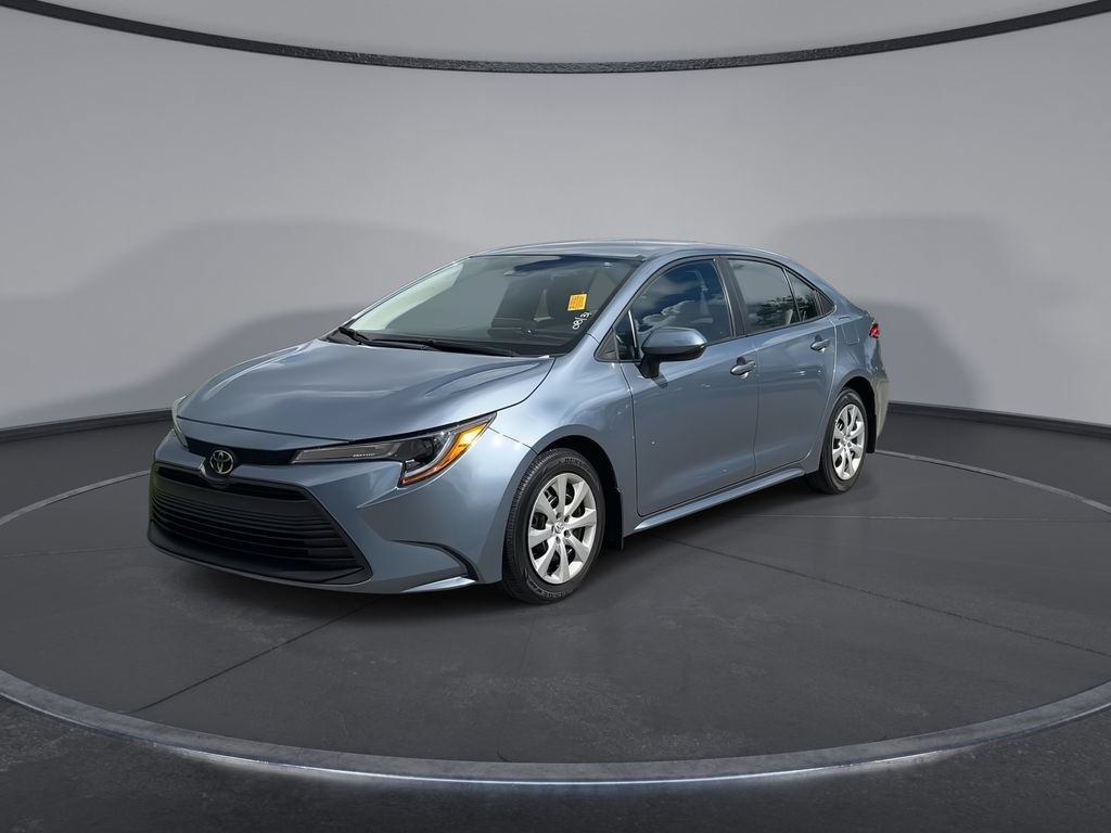 Used 2025 Toyota Corolla LE FWD image 4