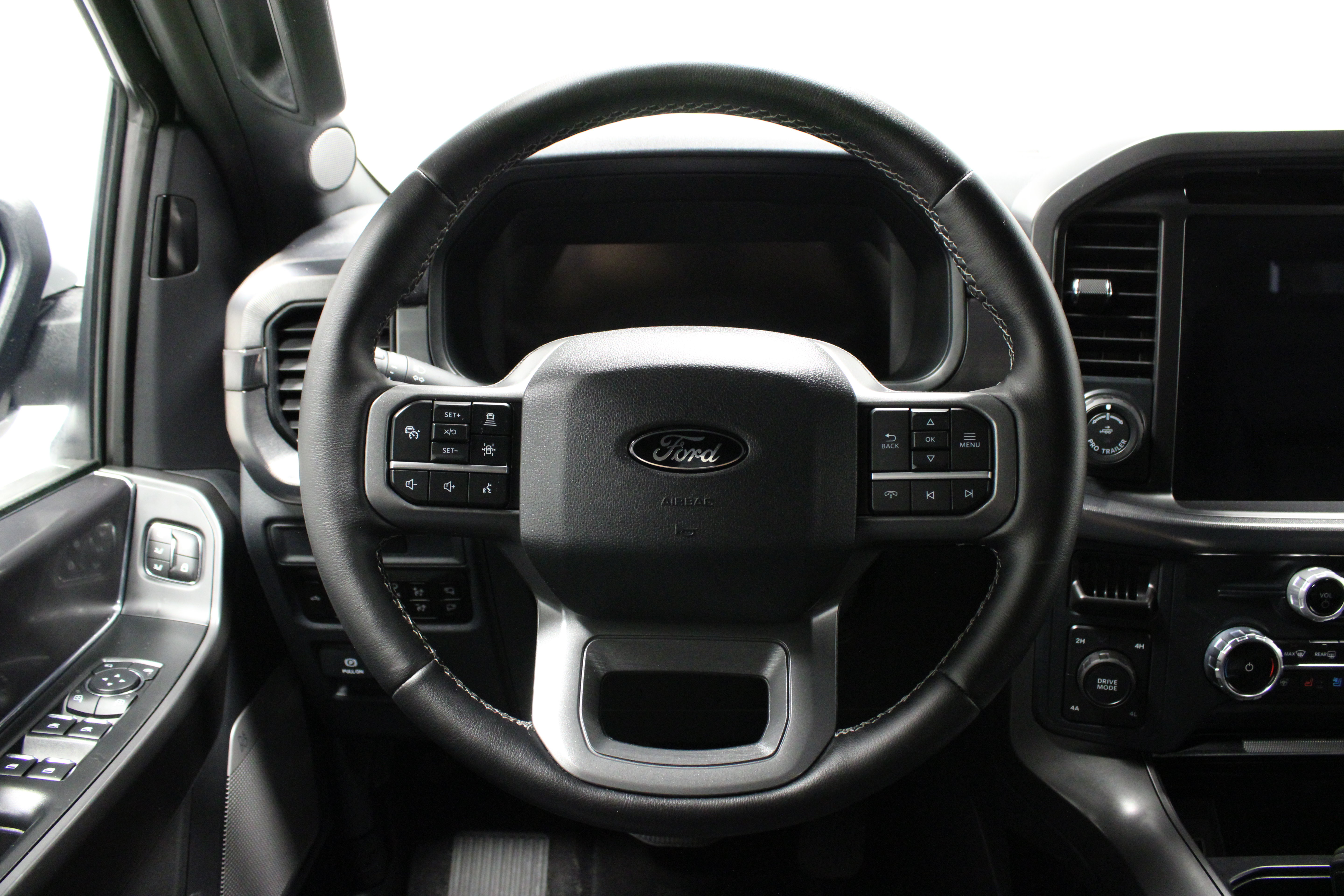 Used 2025 Ford F150 Lariat AWD/4WD image 32