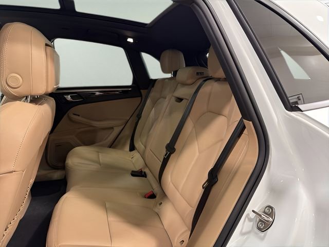 Used 2025 Porsche Macan AWD/4WD image 31
