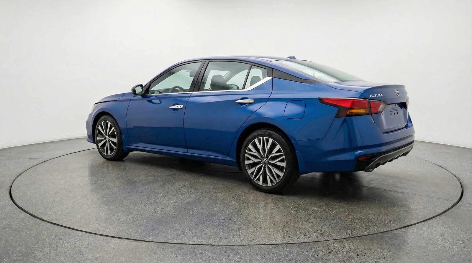 Used 2025 Nissan Altima 2.5 SV FWD image 6
