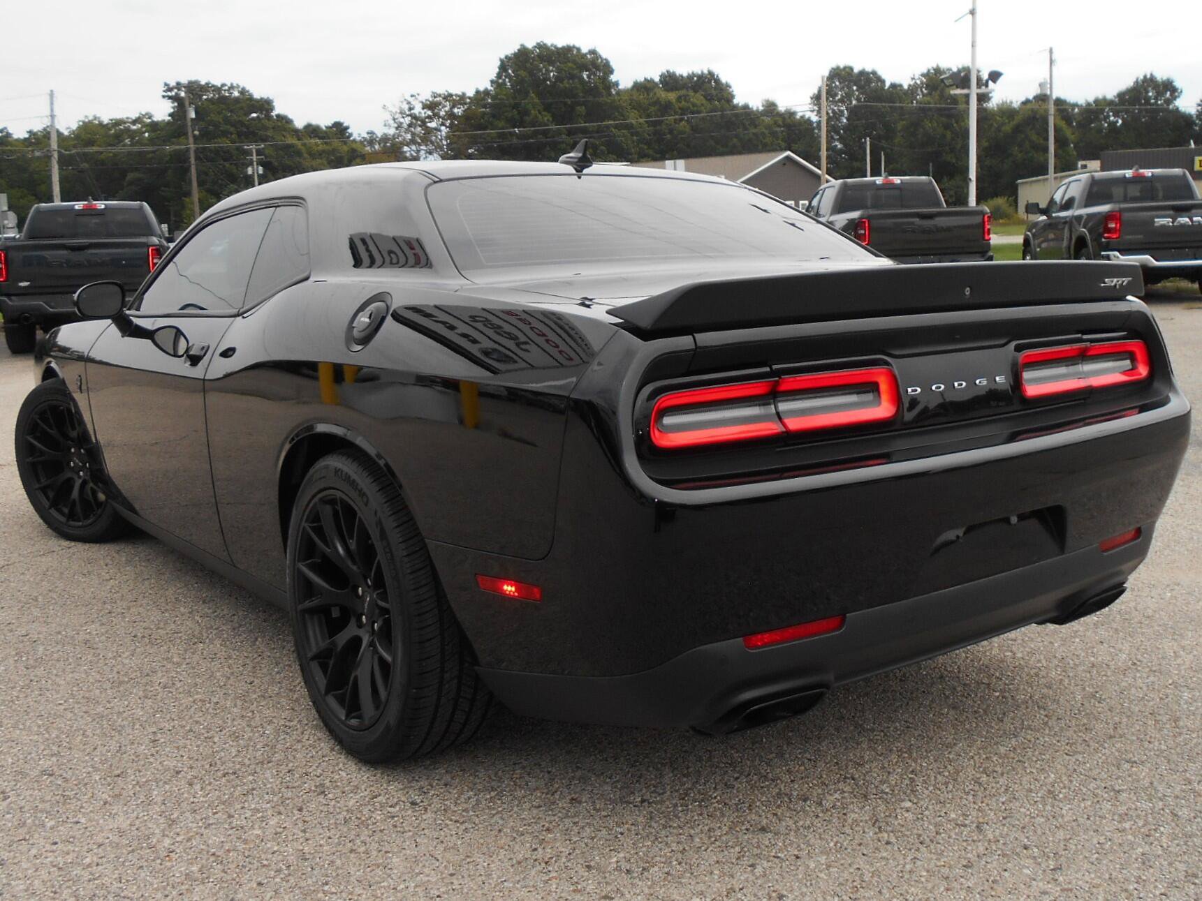 Used 2015 Dodge Challenger SRT Hellcat RWD image 3