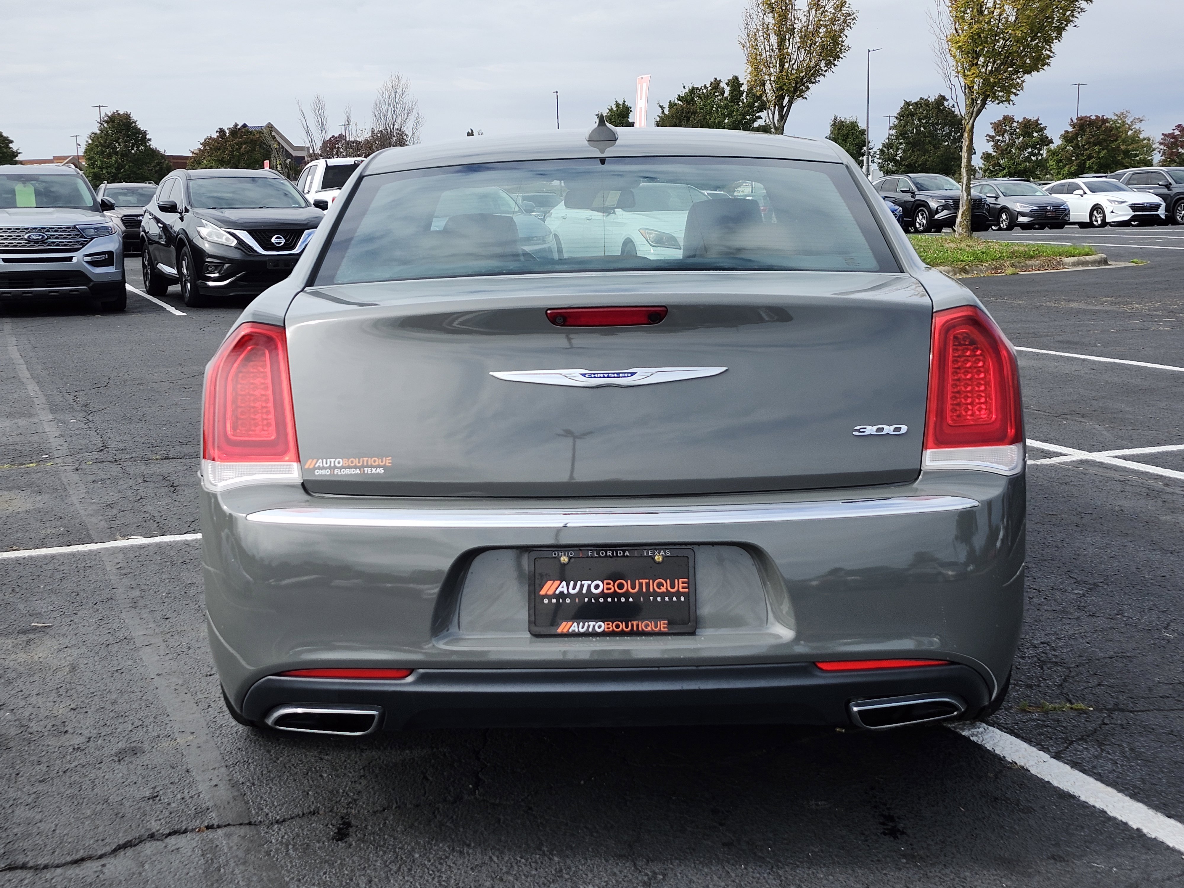 Used 2018 Chrysler 300 Limited image 9