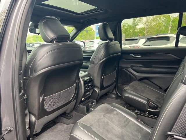 Used 2024 Jeep Grand Cherokee L Altitude AWD/4WD image 18