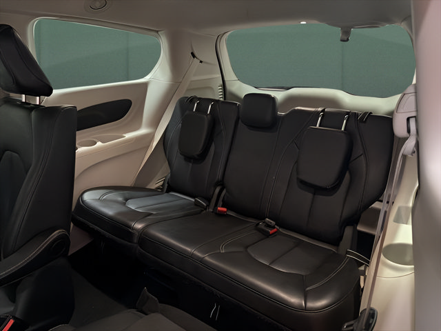 Used 2024 Chrysler Pacifica Limited FWD image 15