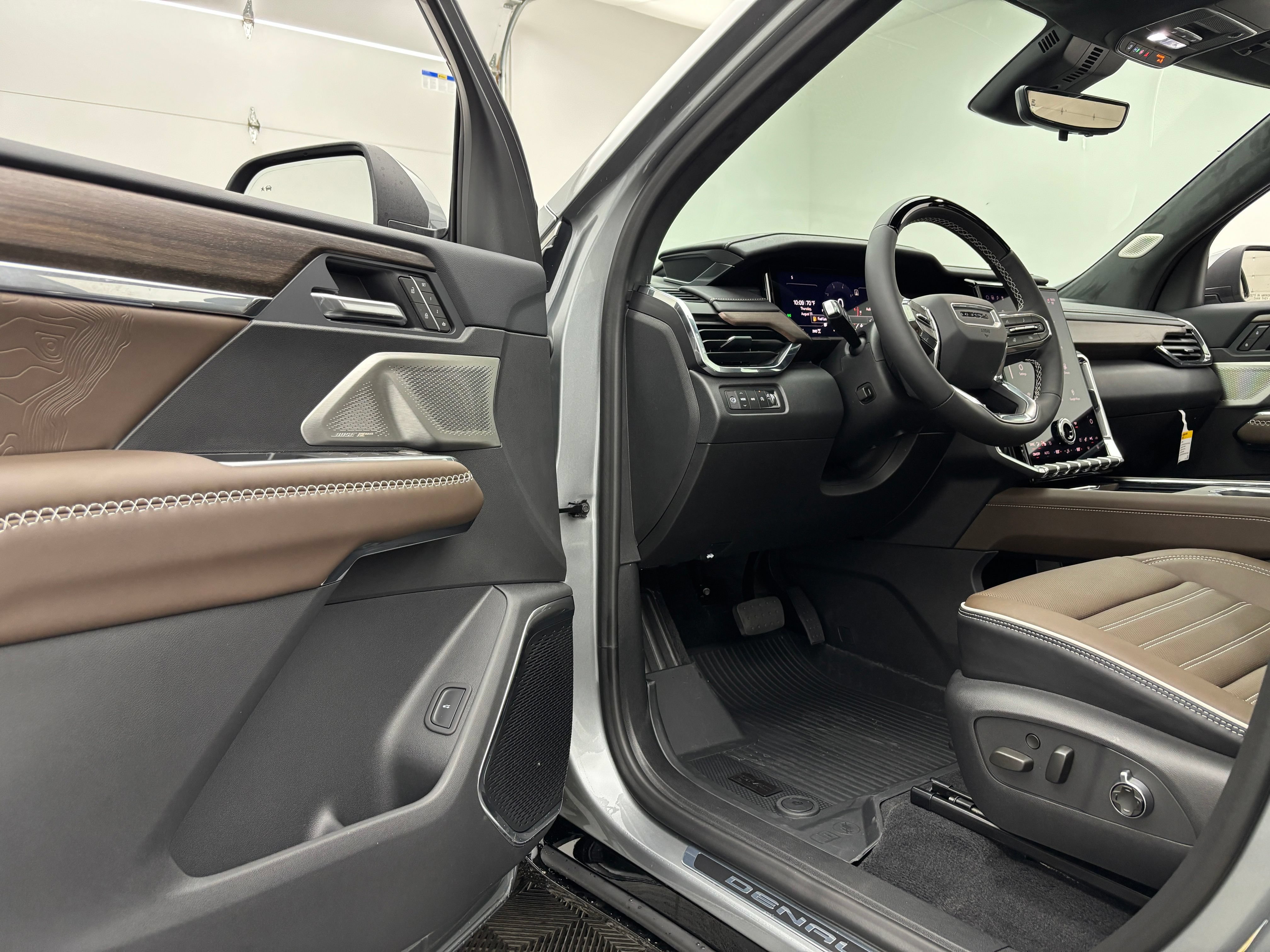 New 2027 GMC Acadia Denali Ultimate w/ LPO, Floor Liner Package AWD/4WD image 20