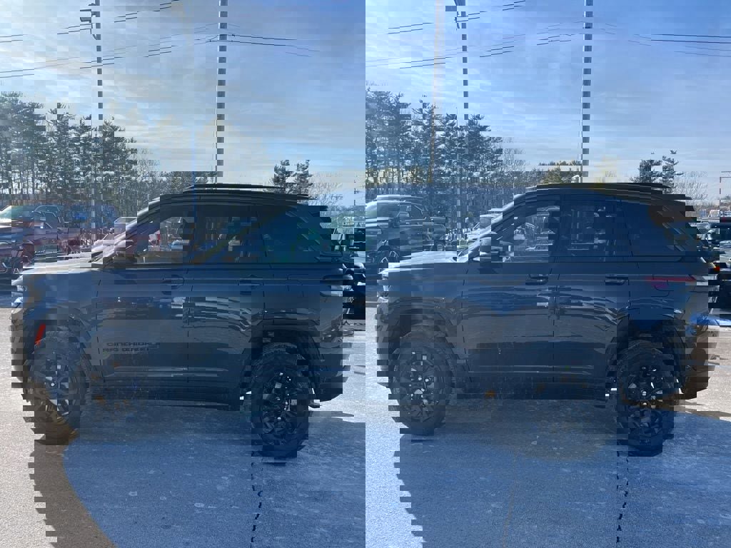 New 2026 Jeep Grand Cherokee Laredo image 4