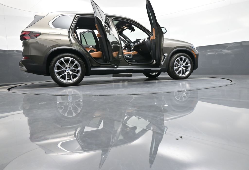 Used 2025 BMW X5 xDrive40i w/ Climate Comfort Package image 52