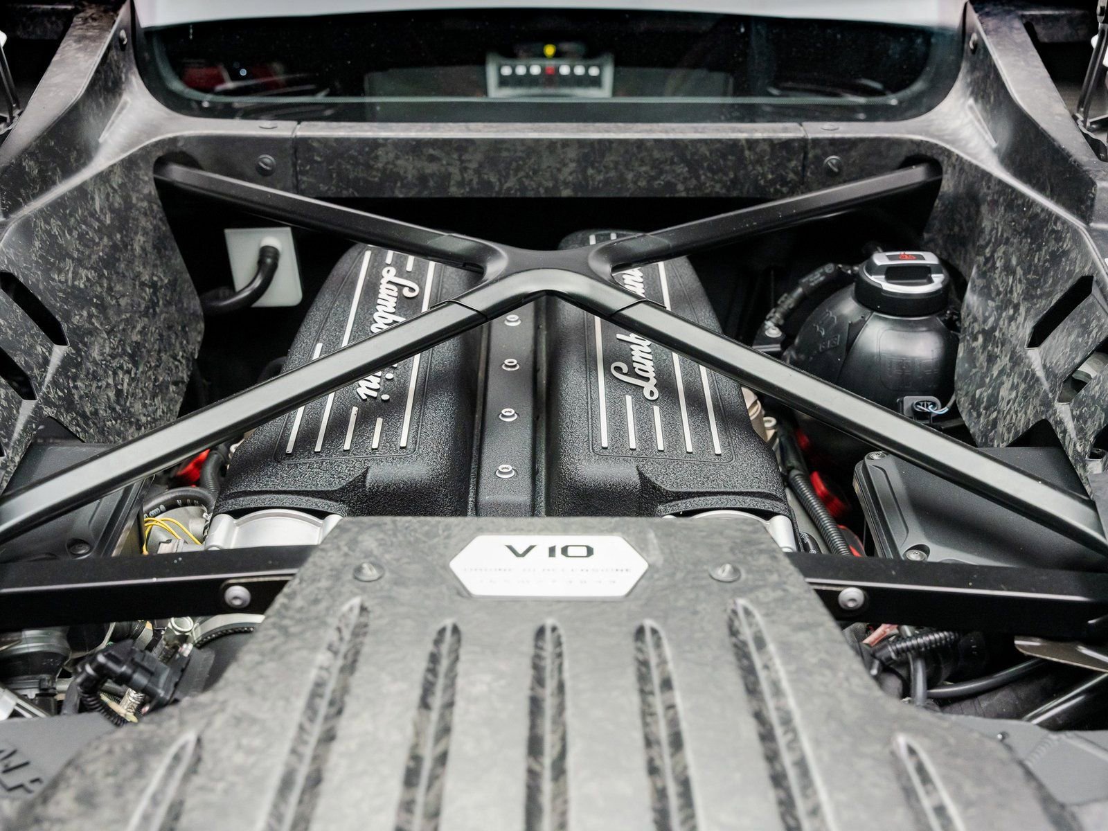 Used 2015 Lamborghini Huracan LP 610-4 image 36