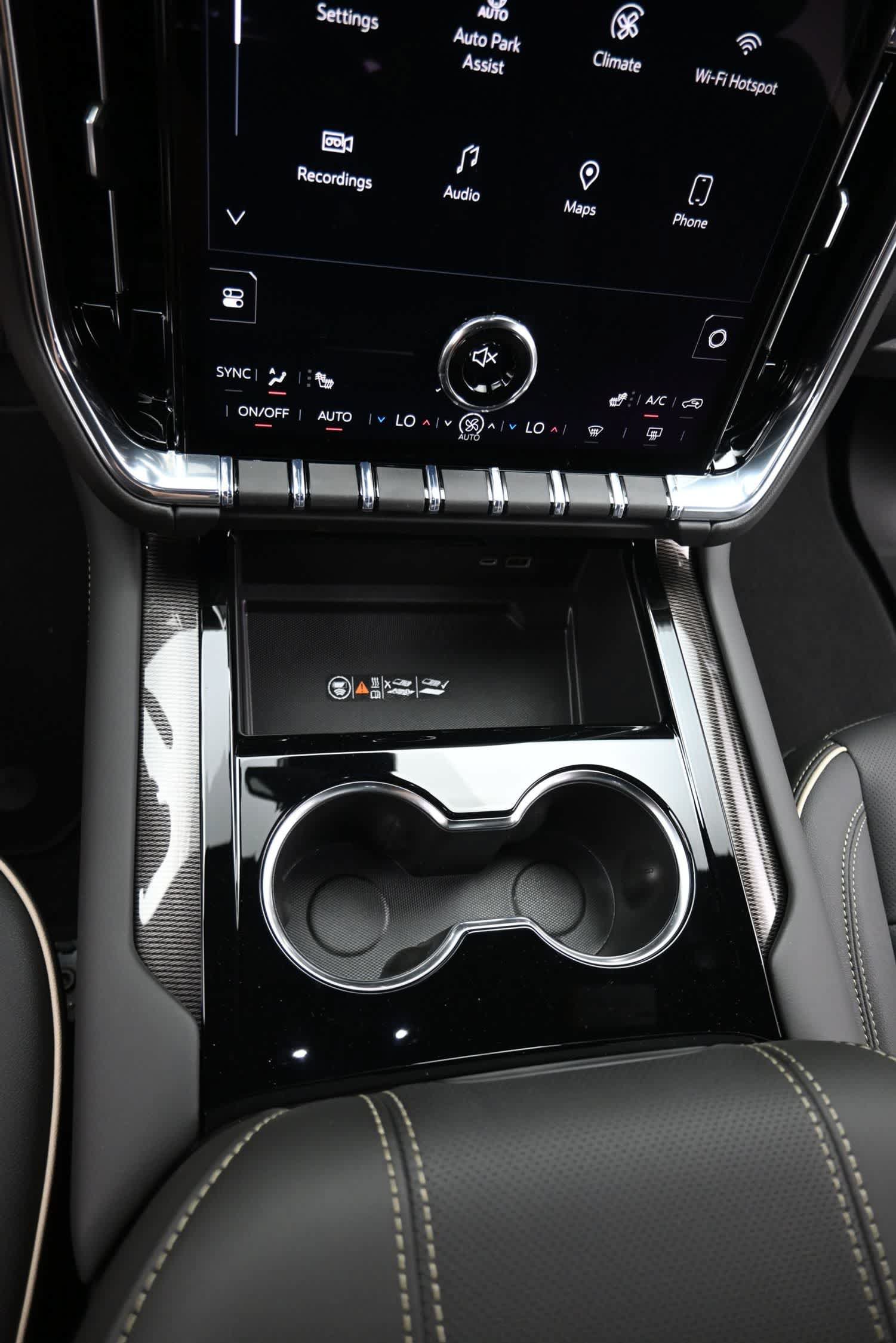 New 2026 GMC Yukon XL Elevation w/ LPO, Elevation Black Package AWD/4WD image 20