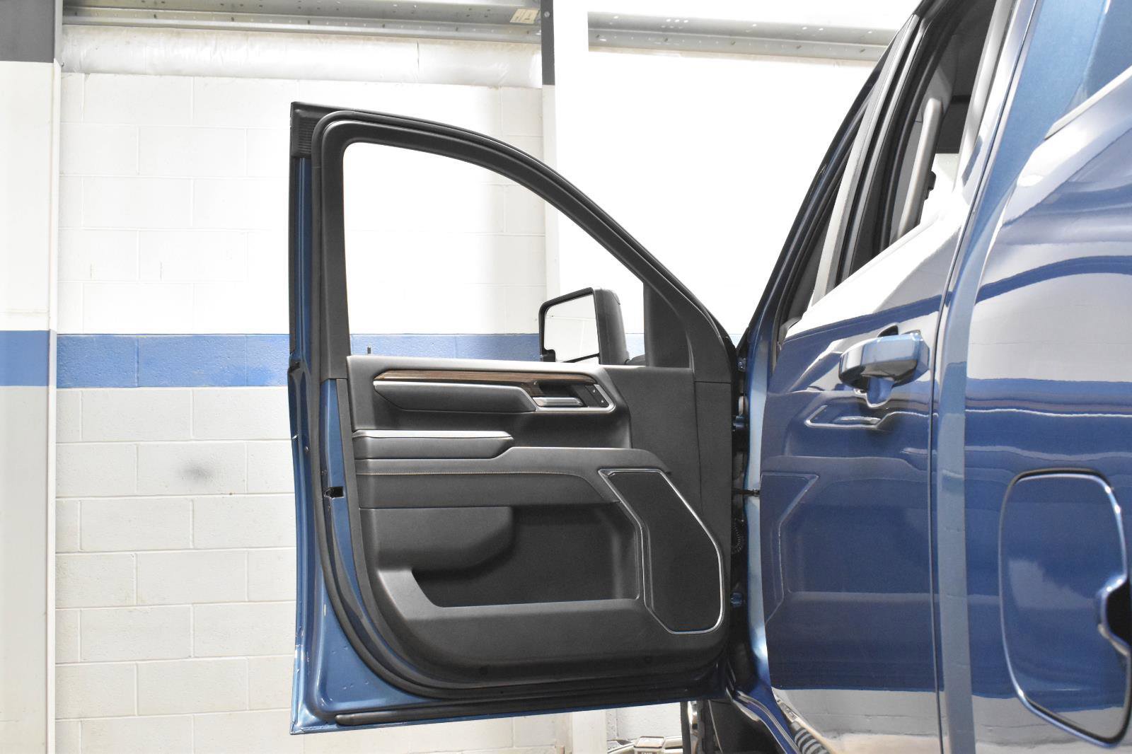 Used 2025 Chevrolet Silverado 2500 LT w/ All Star Edition AWD/4WD image 12