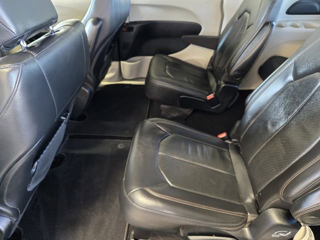 Used 2020 Chrysler Pacifica Touring-L image 32