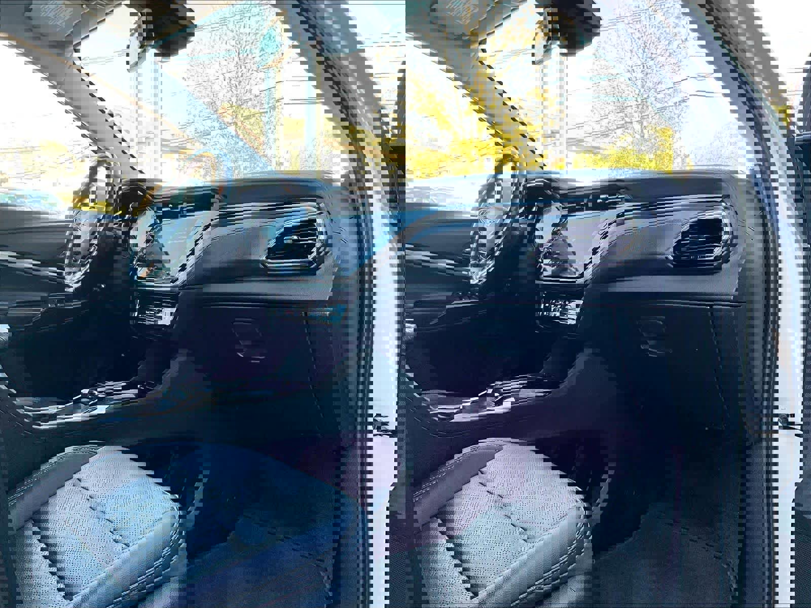 Certified 2023 Chevrolet Bolt EUV LT w/ Convenience Package image 14