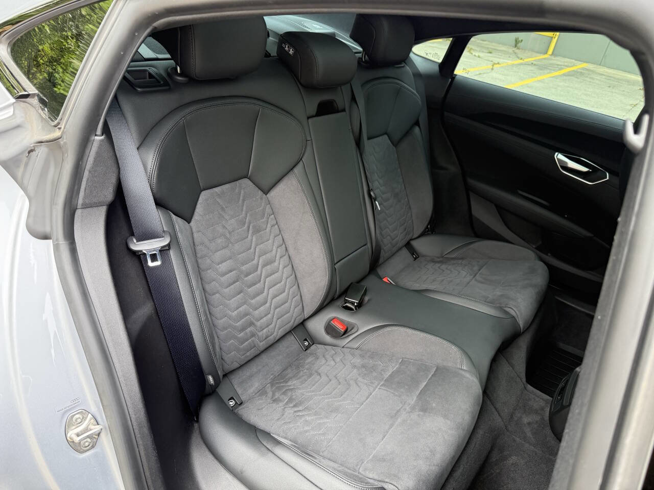 Used 2022 Audi e-tron GT Premium Plus image 15