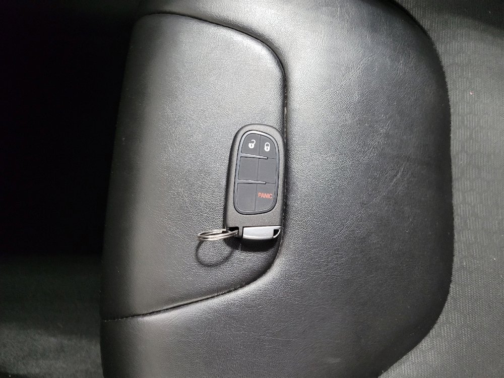 Used 2019 Jeep Cherokee Latitude Plus AWD/4WD image 32