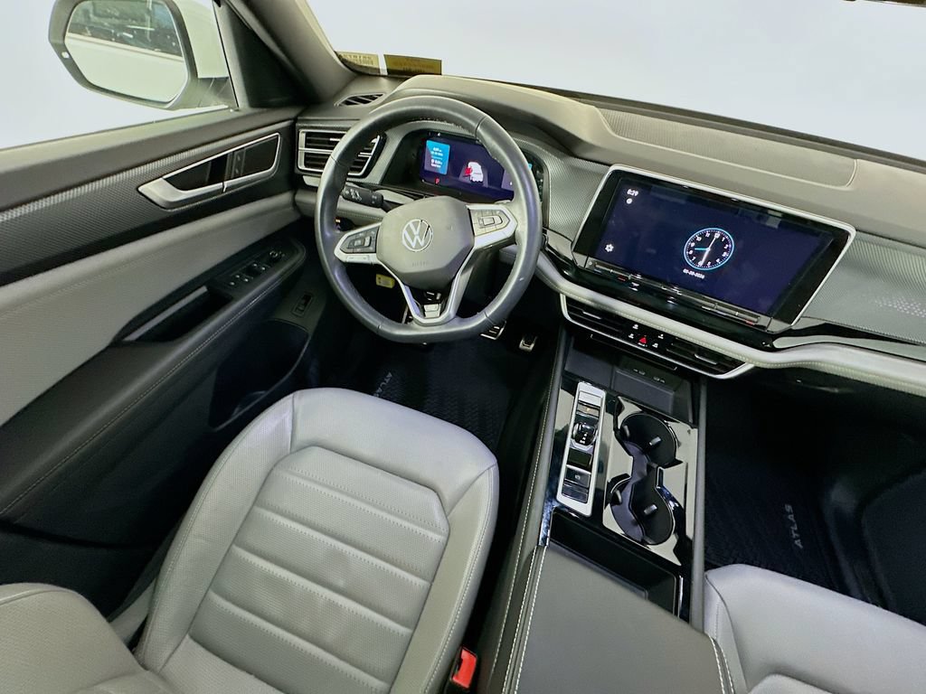 Used 2024 Volkswagen Atlas Cross Sport SEL R-Line AWD/4WD image 9