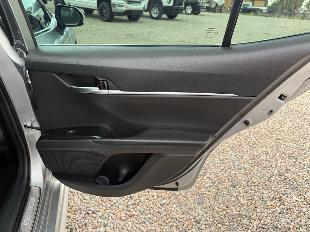 Used 2020 Toyota Camry SE FWD image 20