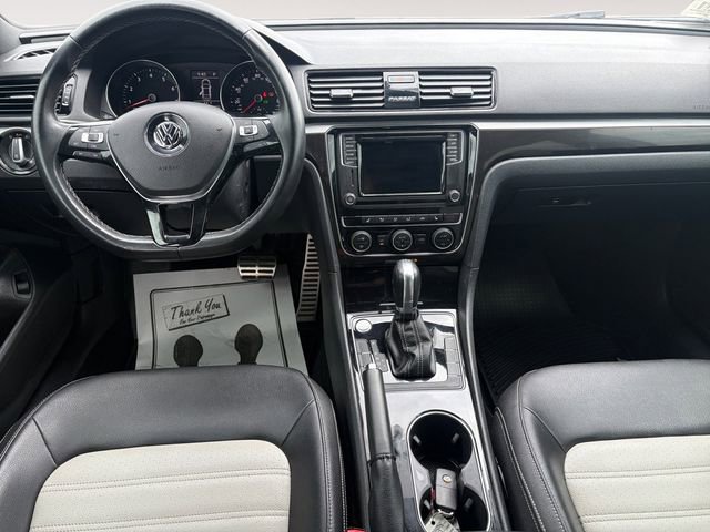 Used 2018 Volkswagen Passat 3.6 FWD image 10