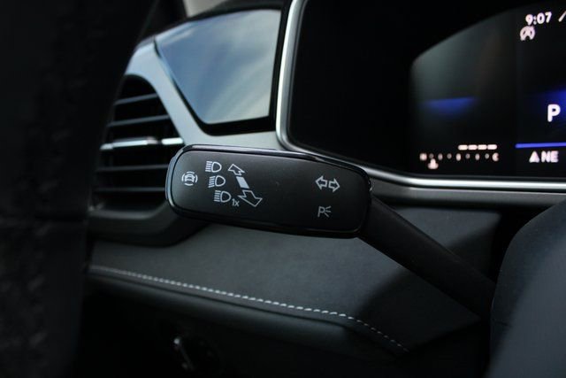 New 2025 Volkswagen Taos SE image 11