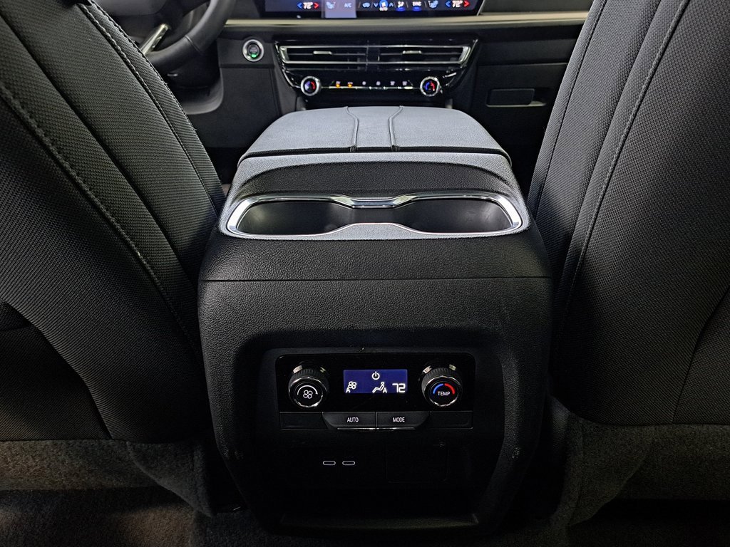 Used 2025 Chevrolet Traverse LT image 29