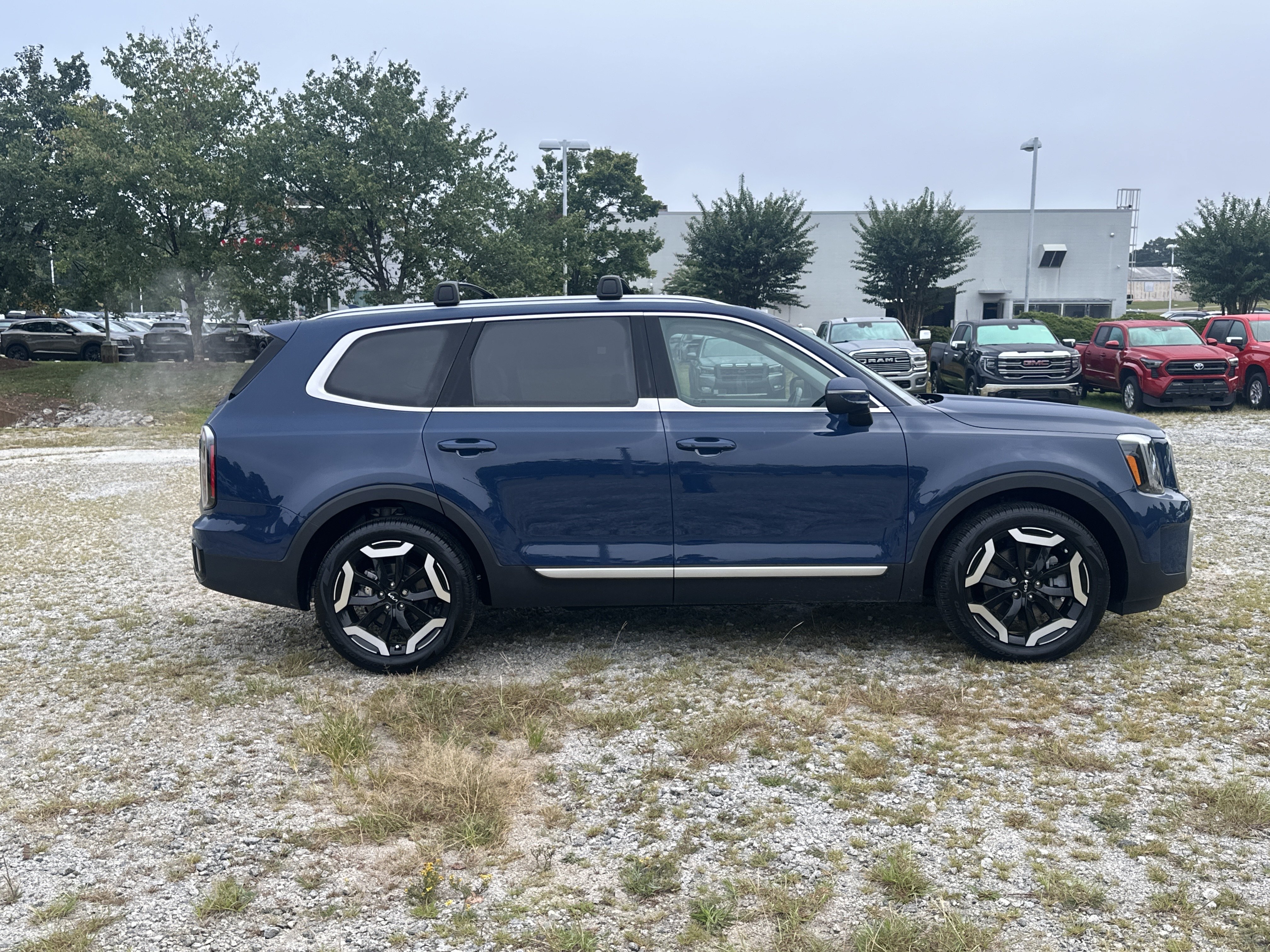 Used 2024 Kia Telluride EX FWD image 4