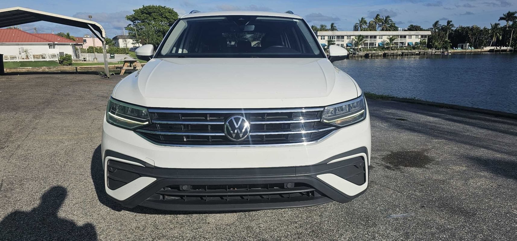 Used 2024 Volkswagen Tiguan SE w/ Panoramic Sunroof Package FWD image 8