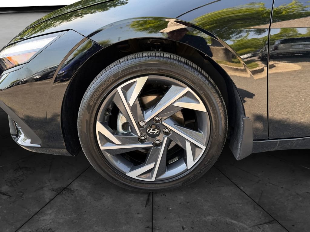 Used 2025 Hyundai Elantra SEL FWD image 14
