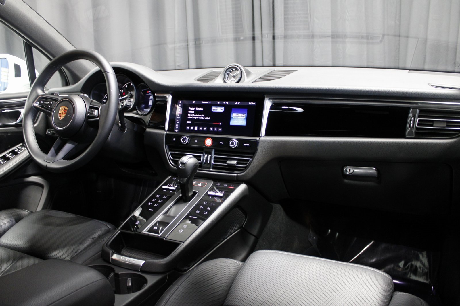 Certified 2025 Porsche Macan image 22