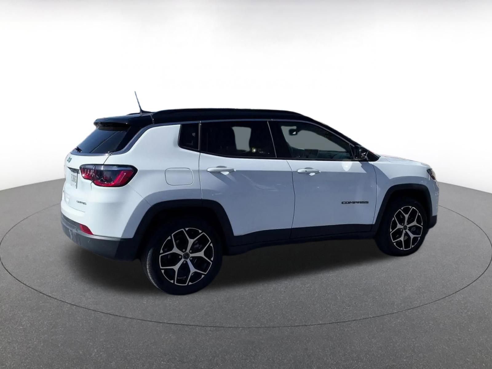 Used 2025 Jeep Compass Limited image 15