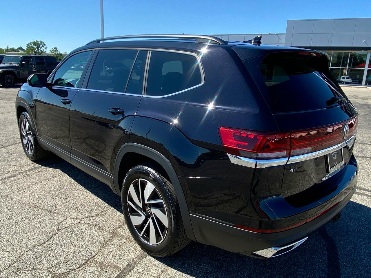 Used 2026 Volkswagen Atlas SE AWD/4WD image 3