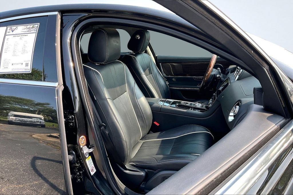 Used 2018 Jaguar XJ R-Sport RWD image 29