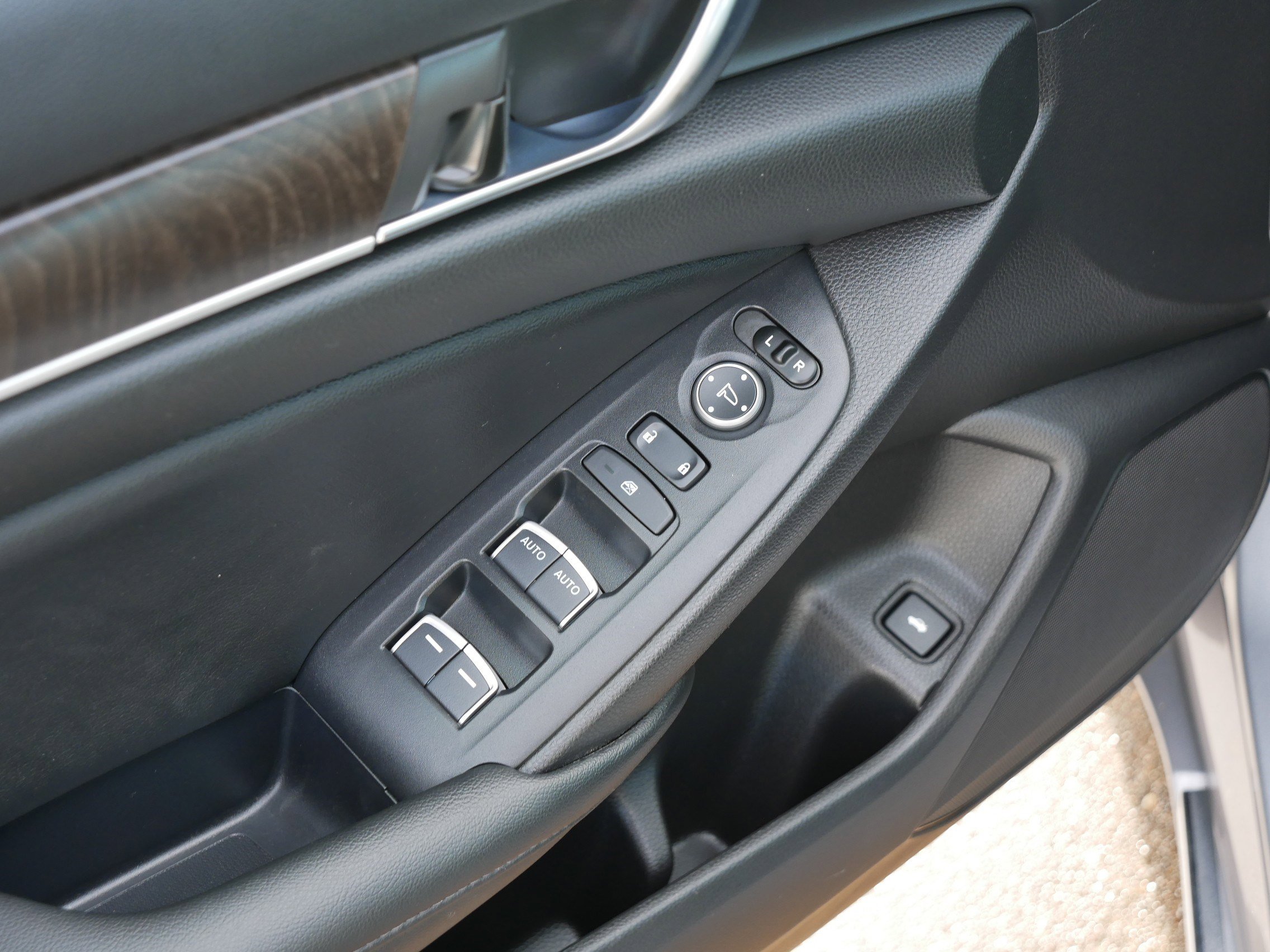 Used 2020 Honda Accord EX image 19