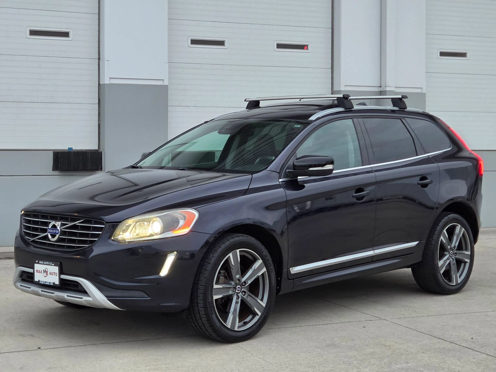 Used 2017 Volvo XC60 T6 Dynamic w/ Preferred Option Package AWD/4WD image 4
