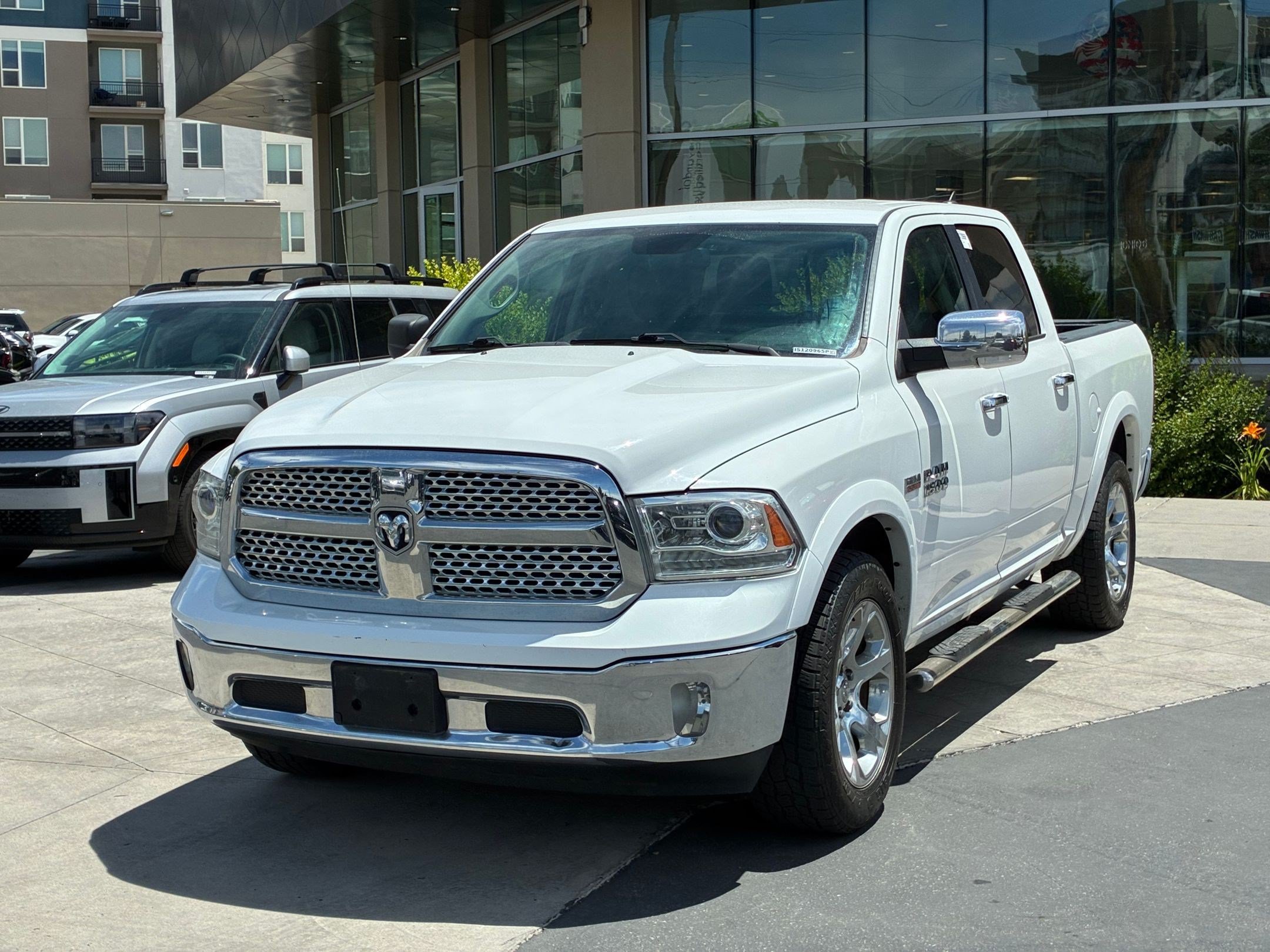 Used 2018 RAM 1500 Laramie AWD/4WD image 10