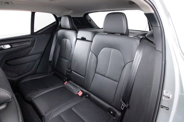 Certified 2025 Volvo XC40 B5 Plus w/ Protection Package Premier AWD/4WD image 27