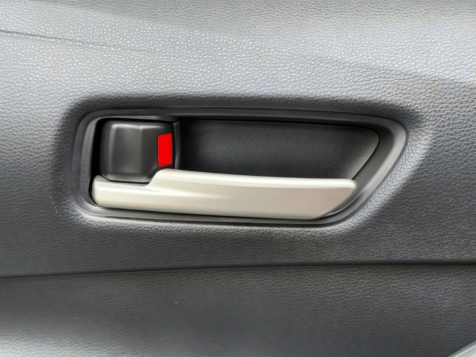 Used 2021 Toyota Corolla LE w/ Carpet Mat Package (TMS) image 17