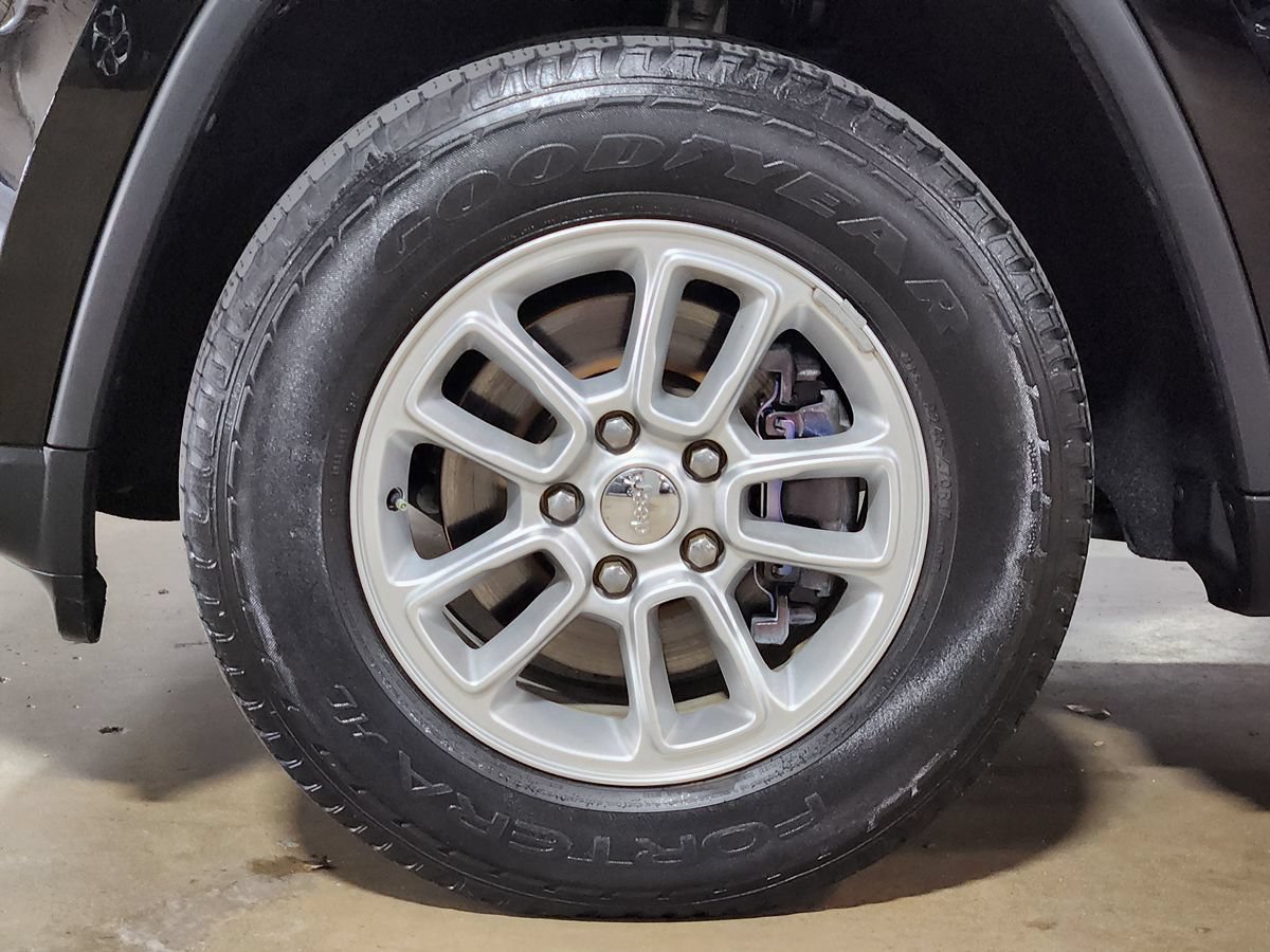 Used 2019 Jeep Grand Cherokee Laredo RWD image 26